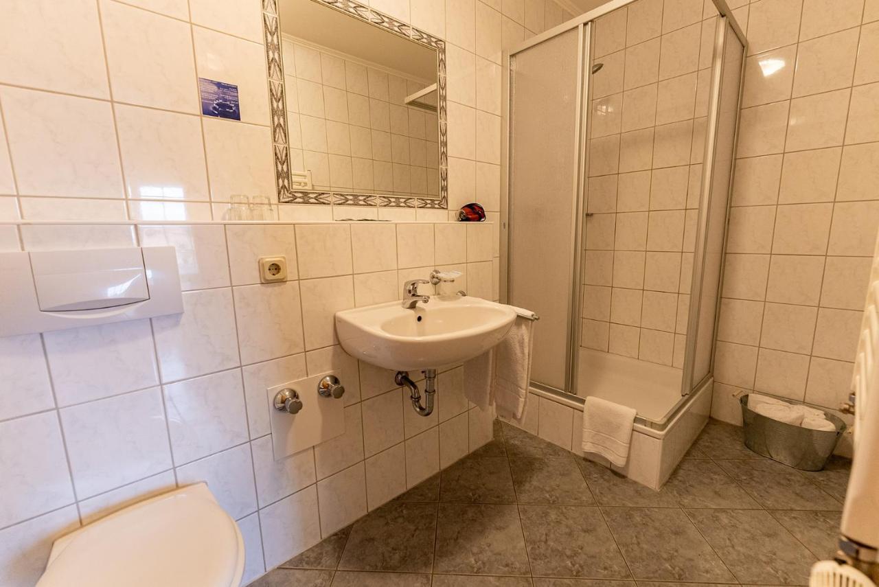 Hotel Fronhof Mettendorf ภายนอก รูปภาพ