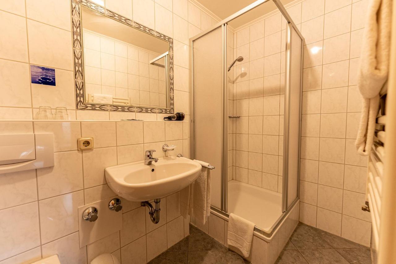Hotel Fronhof Mettendorf ภายนอก รูปภาพ