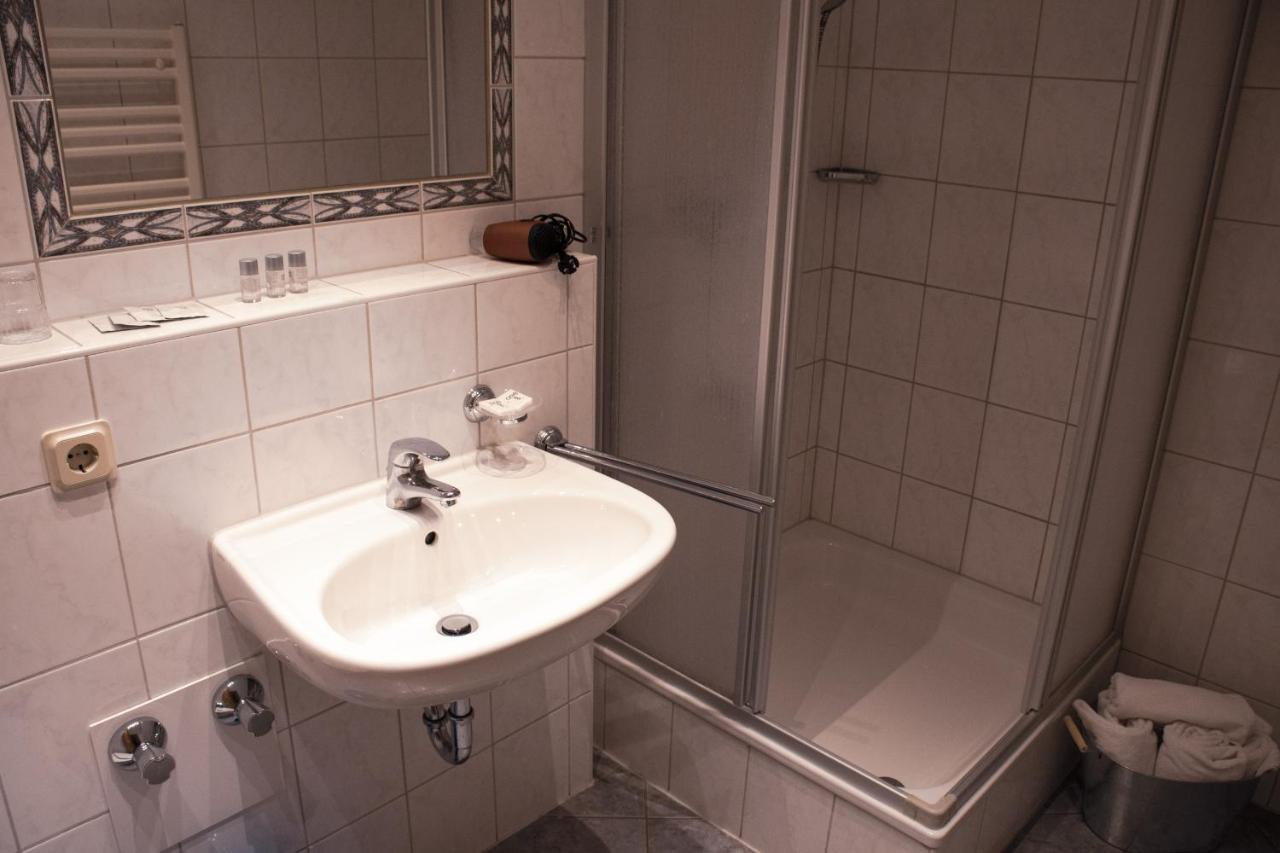 Hotel Fronhof Mettendorf ภายนอก รูปภาพ